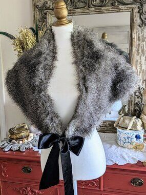 Helen Welsh Vintage Y2K Grey Brown Faux Fur Fluffy Wrap Black Bow